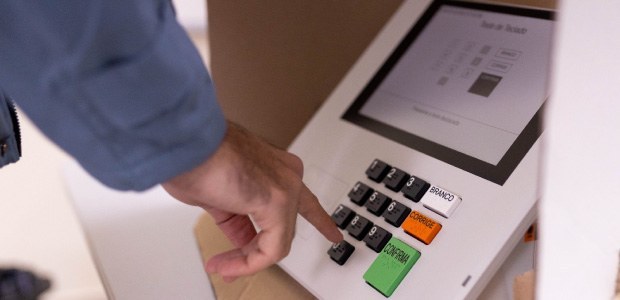 Decisão autorizou a extensão do horário de votação até as 19h em todo o território nacional.