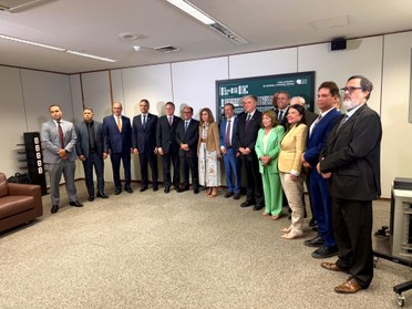 Corregedor do TRE-DF participa de reunião no TSE