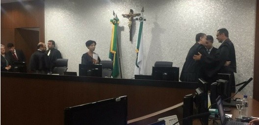 O Juiz recebeu a homenagem dos membros da Corte Regional Eleitoral 