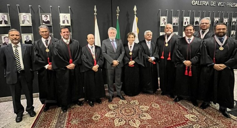 Desembargadora Maria do Carmo Cardoso se torna a única mulher no cargo de Membro Titular do TRE-DF A solenidade de posse foi realizada na Sala de Sessões do TRE-DF e contou com a presença de auto...