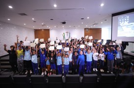 Na manhã desta terça-feira (25/11) aconteceu a diplomação do Programa Eleitor do Futuro, realiza...