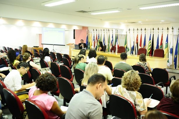 Encontro de representantes das escolas particulares e públicas do DF com dirigentes do TRE/DF