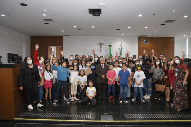 Escola Judiciária Eleitoral do TREDF realiza cerimônia de diplomação do Programa Eleitor do Futuro Escolas públicas e privadas participam da cerimônia no TREDF