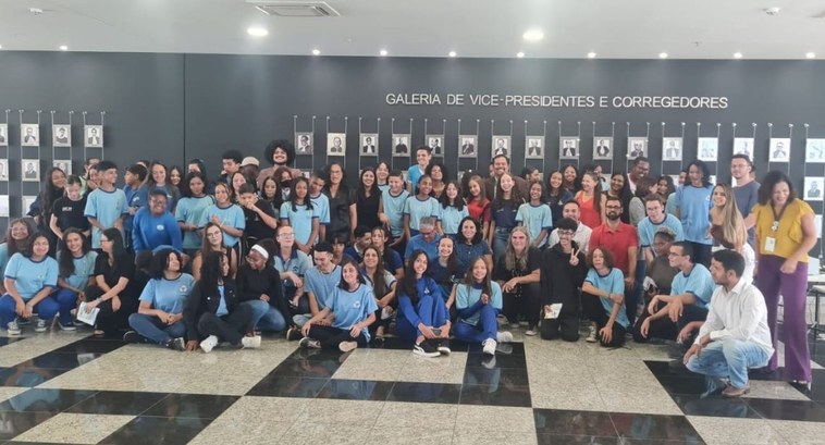 Escola Judiciária Eleitoral realiza treinamento de mesários do Programa Eleitor do Futuro, módulo anos finais, e do Programa Políticos do Futuro Saiba mais sobre a iniciativa da EJE-DF