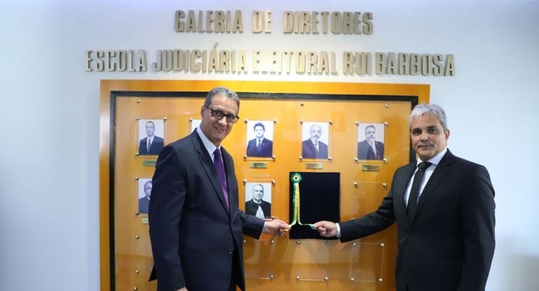 A solenidade aconteceu na tarde de ontem no edifício-sede do TRE-DF