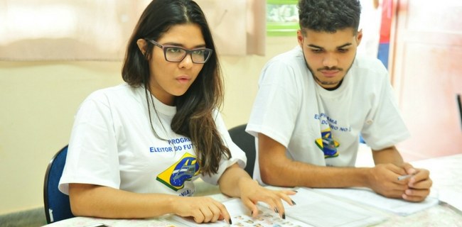 Nessa segunda (20), estudantes do Ensino Médio do Distrito Federal foram às urnas do Programa Po...