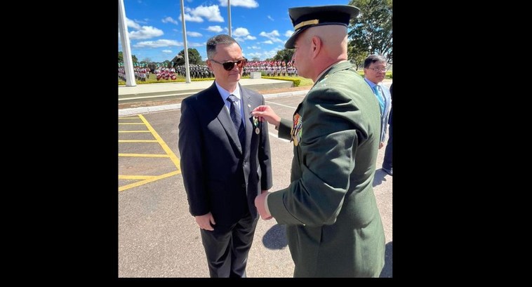 Juiz-Auxiliar do TRE-DF é agraciado com Medalha Exército Brasileiro A Comenda foi entregue durante o Aniversário do Comando Militar do Planalto e da 11ª Região Mili...