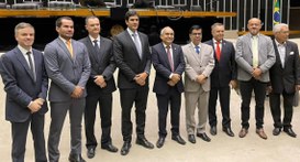 Juiz-Auxiliar e Chefe de Gabinete representam o TRE-DF em Sessão Solene em homenagem ao Sindicato do Poder Judiciário e ao Ministério Público da União no Distrito Federal Juiz-Auxiliar e Chefe de Gabinete representam o TRE-DF em Sessão Solene em homenagem ao Sindicat...