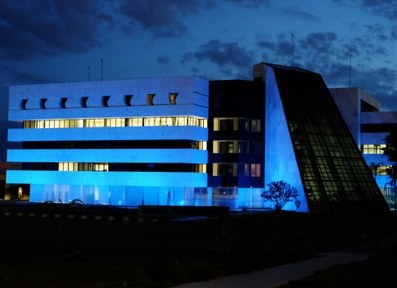 Iluminação do prédio sede faz alusão ao combate ao câncer de próstata durante todo o mês de nove...