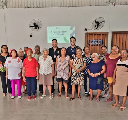 Pessoas idosas palestra da EJE