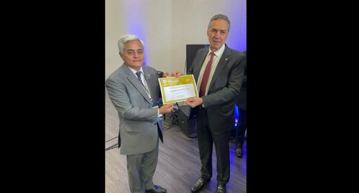 Presidente do TRE-DF e Presidente do STF e do CNJ se cumprimentam durante 17° Encontro Nacional do Poder Judiciário O TRE-DF conquistou o Prêmio Ouro de Qualidade do CNJ