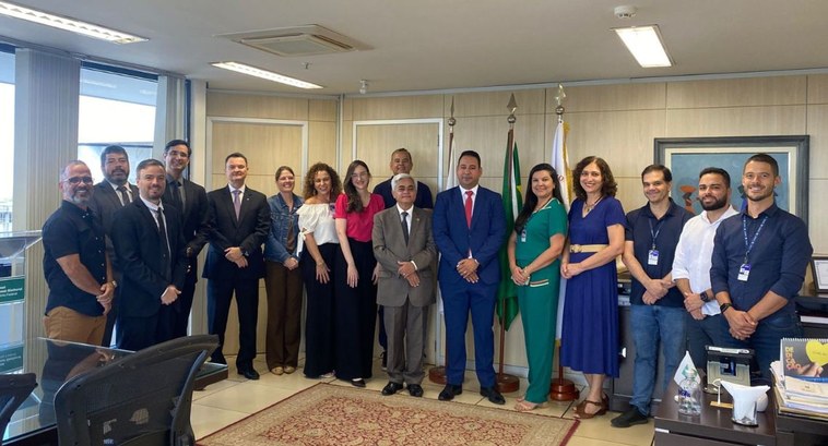 Presidente do TRE-DF empossa servidor no cargo de Coordenador de Logística e Contratações O Presidente do TRE-DF, Desembargador Roberval Belinati, e o servidor empossado no cargo de Coor...