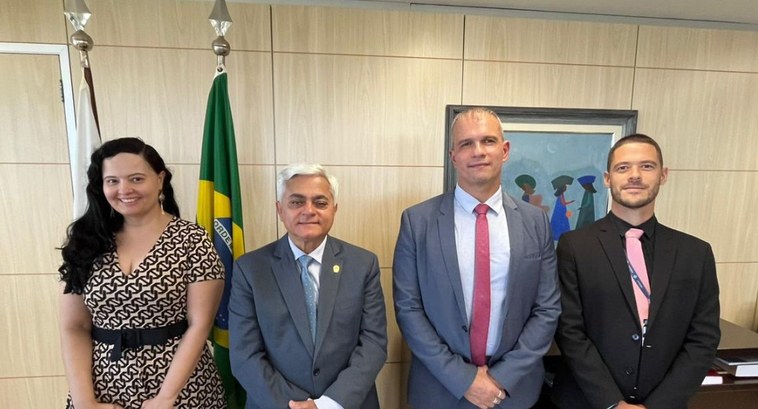 A posse contou com a presença de servidores de diversas secretarias do Tribunal