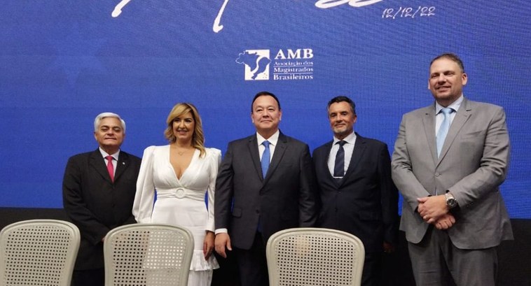 Presidente do TRE-DF participa da posse da diretoria da AMB Presidente do TRE-DF participa da posse da diretoria da AMB