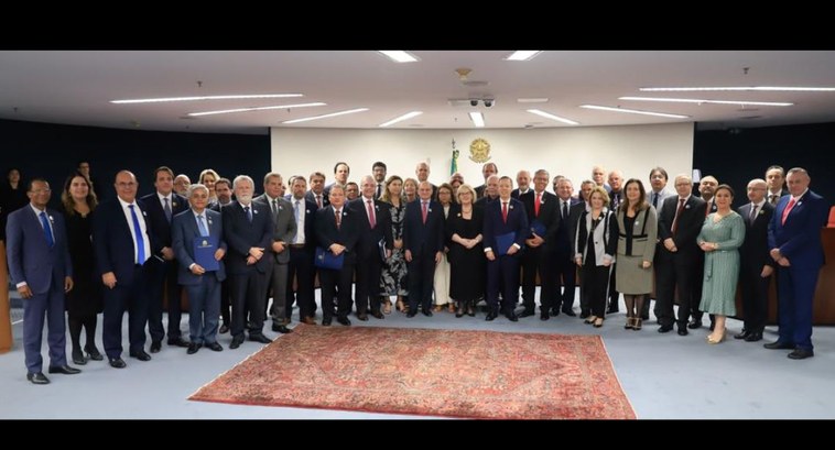 Presidente do TRE-DF participa de reunião da presidente do STF com presidentes de tribunais de segunda instância Entre os temas tratados pela Presidente Ministra do STF Rosa Weber, constaram Censo do Poder Jud...