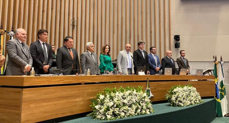 Presidente do TRE-DF participa de solenidade de outorga do Título de Cidadão Honorário ao Procurador-geral de Justiça do DF Presidente do TRE-DF participa de solenidade de outorga do Título de Cidadão Honorário ao Procur...