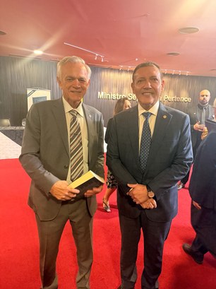 Presidente do TRE-DF prestigia lançamento do livro do Ministro do TSE Nunes Marques