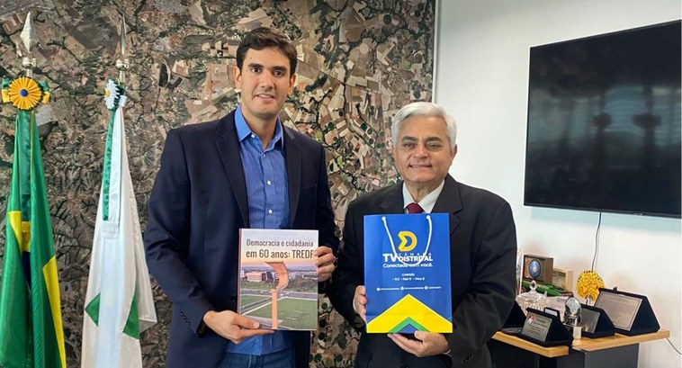 Presidente do TRE-DF realiza visita institucional a Presidente da CLDF O encontro aconteceu na tarde desta quarta-feira (26), na Presidência da CLDF
