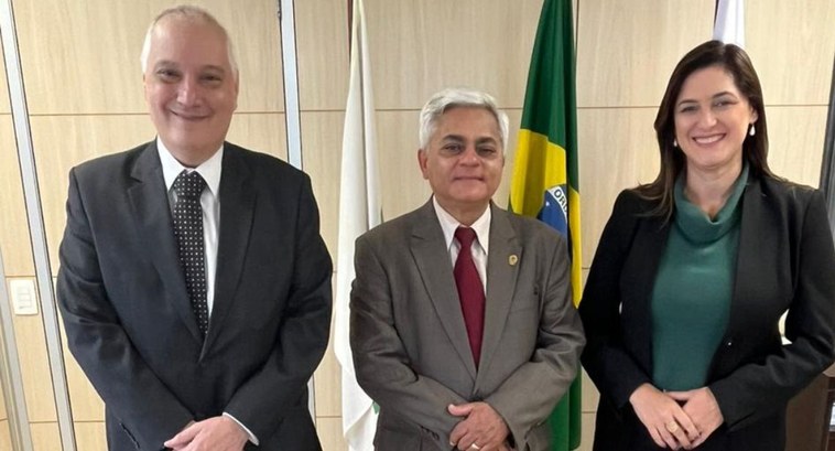 Presidente do TRE-DF recebe visita de ex-ministra de Estado e de ex-desembargador do Presidente do TRE-DF recebe visita de ex-ministra de Estado e de ex-desembargador do