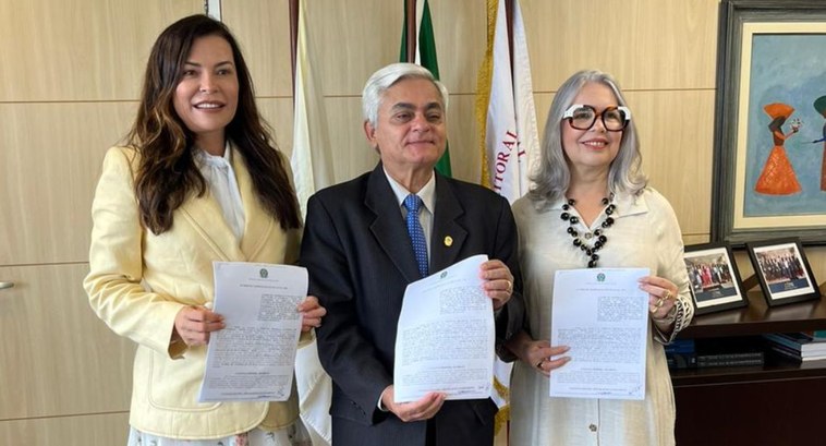 TRE-DF e GDF assinam Acordo de Cooperação para levar título de eleitor para os jovens do Distrito Federal Acordo celebrado entre TRE-DF e GDF visa facilitar que jovens de 15 a 18 anos emitam o título de...