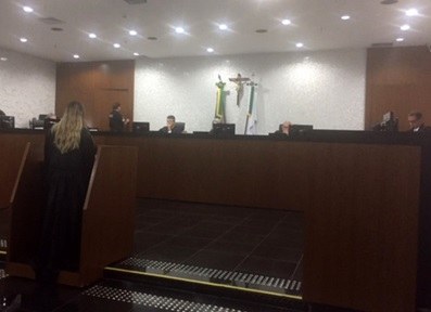 Após a sustentação oral solicitada pela defesa, os magistrados votaram pela improcedência.