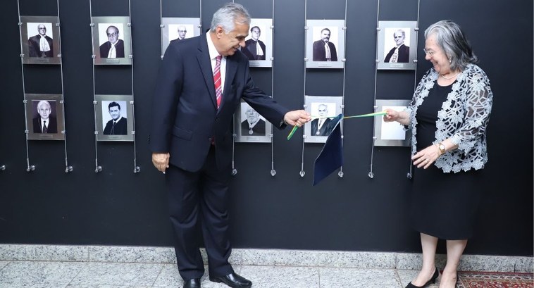 Na tarde de hoje (5), o TRE-DF realizou a aposição de foto do Desembargador Romeu Gonzaga Neiva ...