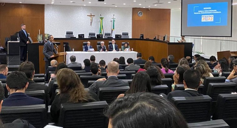 TRE-DF realiza reunião preparatória com magistrados que atuarão nas Eleições 2022 O encontro reuniu os (as) Juízes (as) Auxiliares convocados (as) pela Resolução 7938/2022 para a...