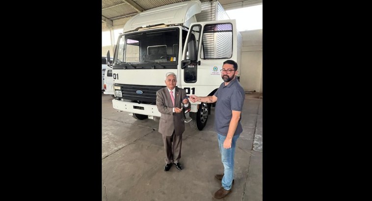 TRE-DF recebe caminhão em doação do STJ TRE-DF recebe caminhão em doação do STJ