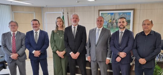 TRE-DF recebe comitiva do Acre para conhecer sistema de gestão de bens