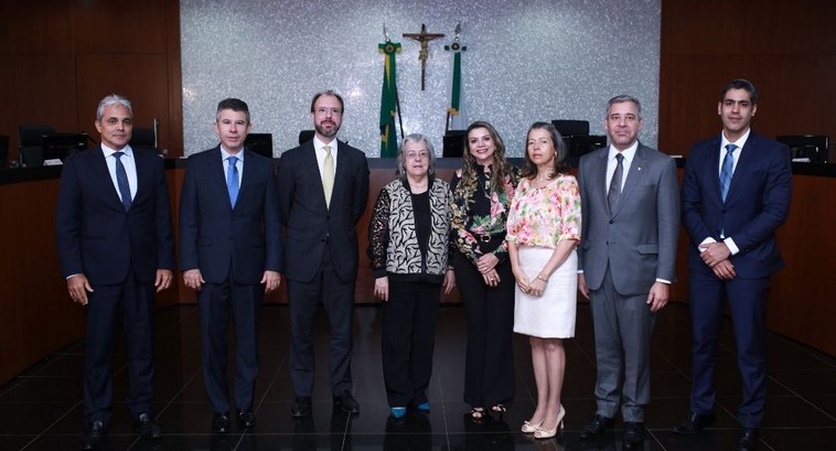 Acompanharam a exposição o Procurador Regional Eleitoral José Jairo Gomes e os desembargadores d...