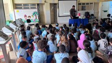 Atividade reuniu cerca de 200 alunos do programa Eleitor do Futuro, com palestra e simulação de ...