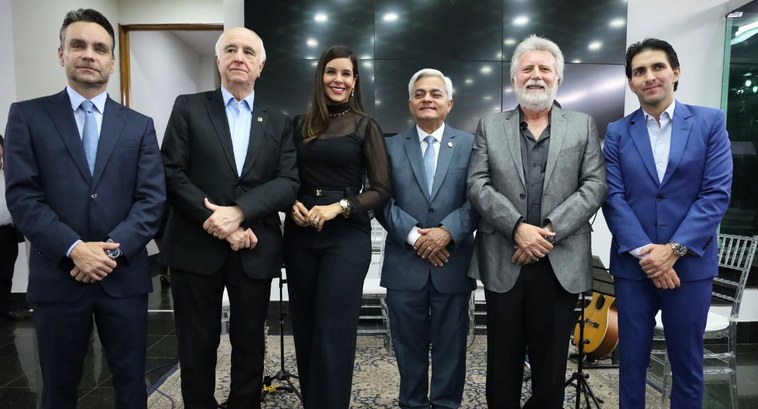 O anfitrião do evento, presidente do TRE-DF, Desembargador Roberval Belinati, foi recebido junto...