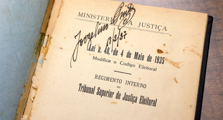 Justiça Eleitoral completa 89 anos nesta quarta (24): uma história de lutas e conquistas Além do voto secreto e universal, o Código Eleitoral trouxe a previsão do voto feminino