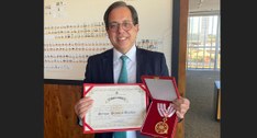 Ministro Sérgio Banhos recebe Medalha do Mérito Eleitoral