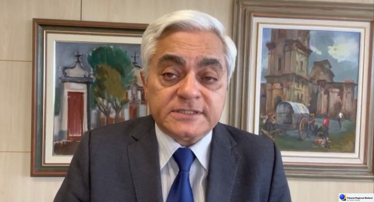 O Presidente da Corte adverte que, apesar de não ter adotado a chamada “lei seca”, o Tribunal pe...