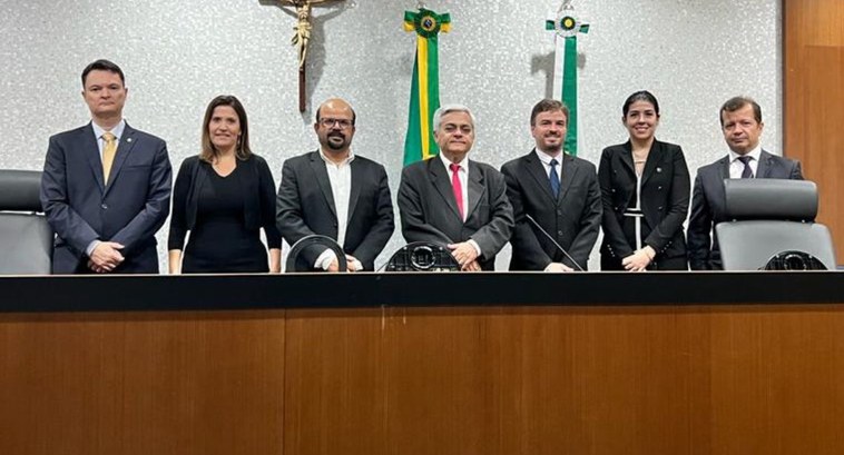 Presidente do TREDF realiza reunião de definição do formato das sessões A partir do dia 9 de maio, as sessões serão realizadas às segundas e terças-feiras, às 17h, no f...