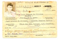 Primeiro título de eleitor de Brasília. Imagem colorida.