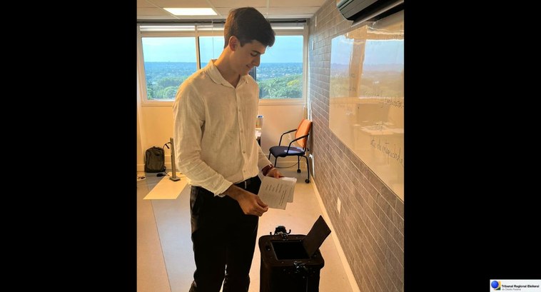 TRE-DF leva cédulas da Auditoria da Votação Eletrônica para estudantes preencherem Realizado desde 2002, o procedimento nunca apresentou divergência entre os resultados da urna el...